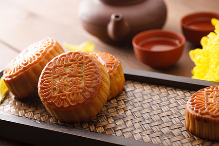 菊花花瓣中秋节各个口味的美味月饼背景