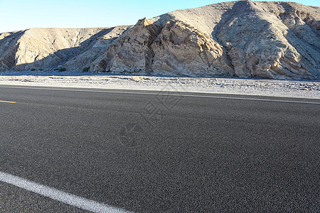 摩托车广告荒芜高速公路山脉汽车广告背景图背景