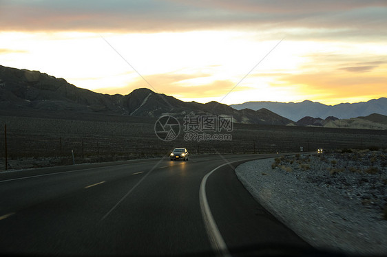 运输岩层黎明道路夜景图片