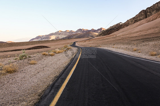 路道路沙漠汽车广告背景图图片
