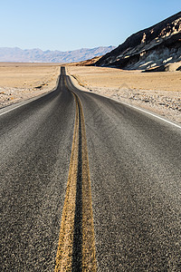 岩石沙漠度假汽车广告背景图图片
