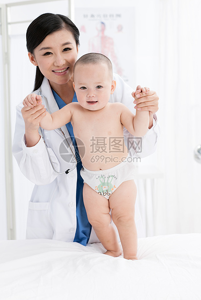 女医生和婴儿图片