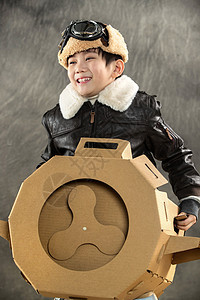 快乐儿童驾驶纸飞机图片