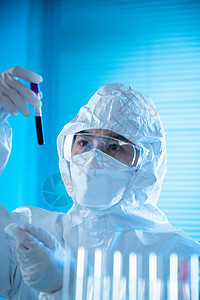 科学家医务工作者拿着试管做化验图片
