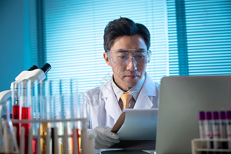 医药科技素材科学家在实验室里做科学实验背景