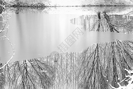 下雪后的湖边和山上风景图片