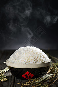 垂直构图纯净静物一碗热气腾腾的米饭图片