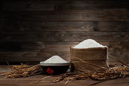 亚洲传统节日东方食品一碗大米和一袋大米图片