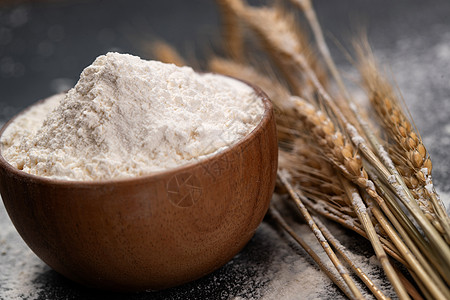 膳食纤维绿色食品小麦一碗面粉和麦穗高清图片