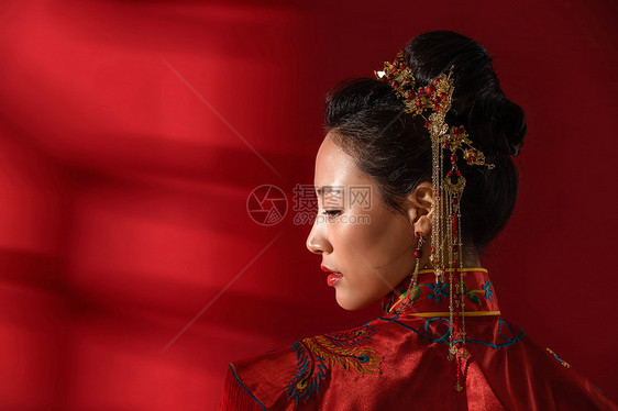 半身像新的造型漂亮的中式新娘图片