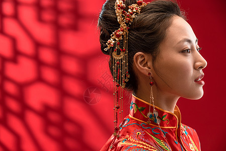 庆祝东方人红色背景漂亮的中式新娘图片