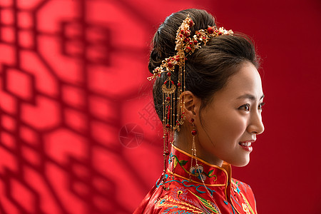 传统喜庆彩色图片漂亮的中式新娘侧面背景图片