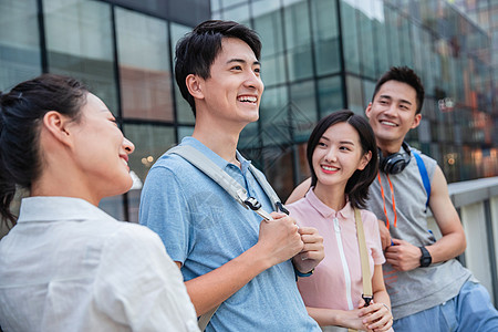 为梦想而战展板表现积极男人关爱户外快乐的大学生倚栏而站背景