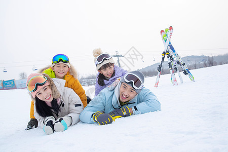 冬季冷一家人一起去滑雪场滑雪背景