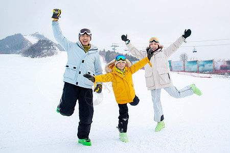 冰雪旅游一家人一起去滑雪场滑雪背景