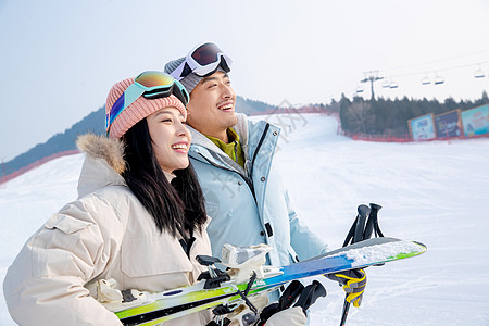 运动女性一家人到滑雪场滑雪运动背景