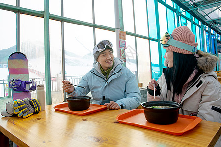 冰雪旅游一家人到滑雪场滑雪运动背景