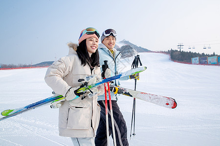 户外健身设备一家人到滑雪场滑雪运动背景