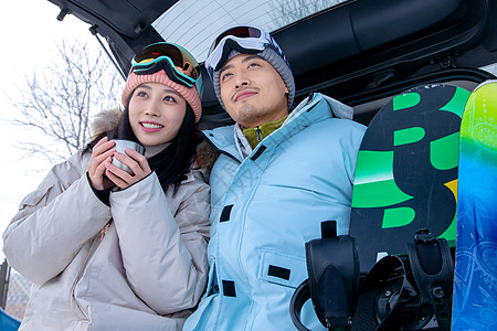 冰雪旅游一家人到滑雪场滑雪运动背景