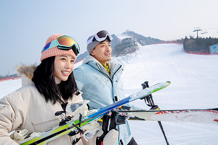 冬季冷一家人到滑雪场滑雪运动背景