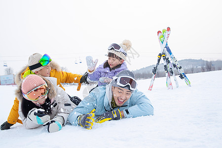 母女温馨一家人到滑雪场滑雪运动背景