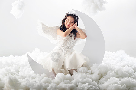 人有翅膀素材坐在月亮上睡觉的小天使背景