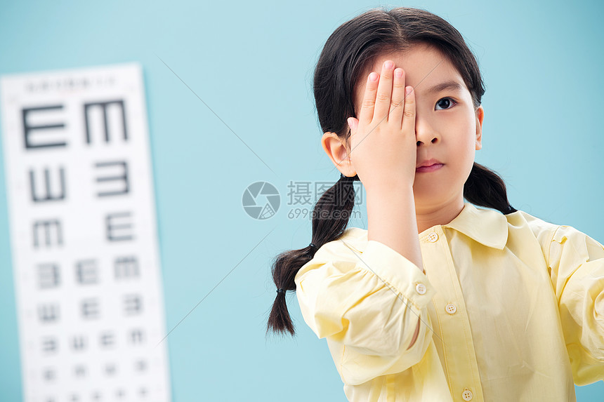 视力测验东方人图片视觉效果小女孩测视力图片