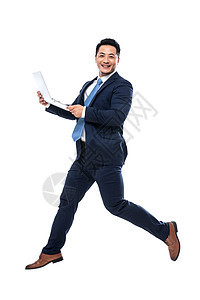 青年男人电子商务半空中拿着笔记本电脑跳跃的商务男士图片