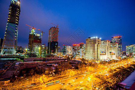 路夜景城市CBD的摩天大楼景象背景