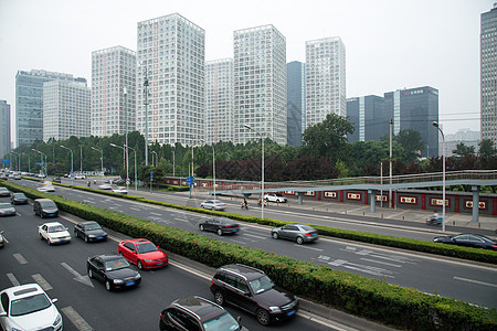 城市里的高楼大厦和街道图片