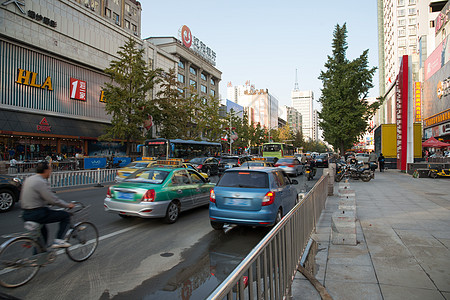 辽宁省丹东城市街景图片