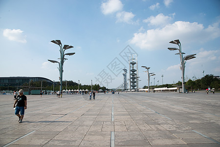 城市建筑地面背景大量人群城市路灯北京奥体中心背景