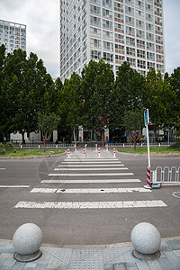 北京CBD北京城市道路和商务办公楼背景