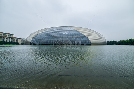 天空国内著名景点地标建筑北京大剧院图片
