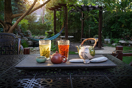 庭院中喝茶图片