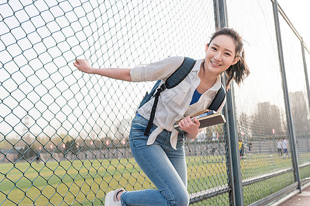 校园青年女大学生图片