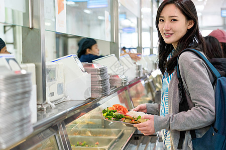 大学生在食堂里用餐图片