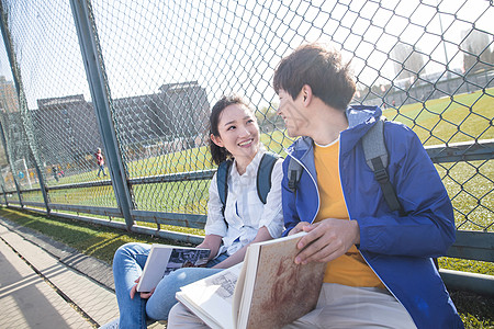 同学学校男人快乐的青年大学生图片