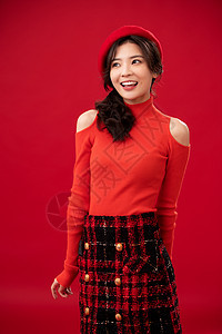红色背景亚洲春节穿红色衣服的青年女人肖像图片