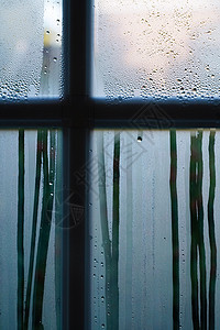 雨后的窗户看天气转晴图片