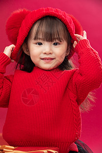 微笑休闲装影棚拍摄穿红衣戴红帽的可爱小女孩图片
