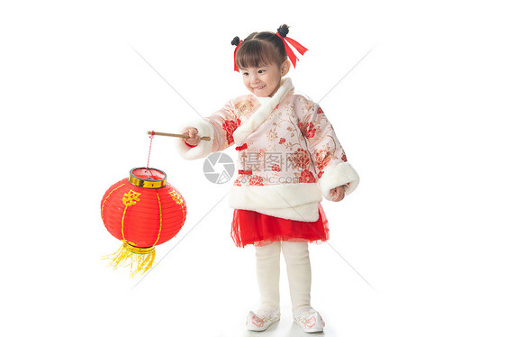 春节嬉戏的东方人一个小女孩手提红色灯笼庆祝新年图片