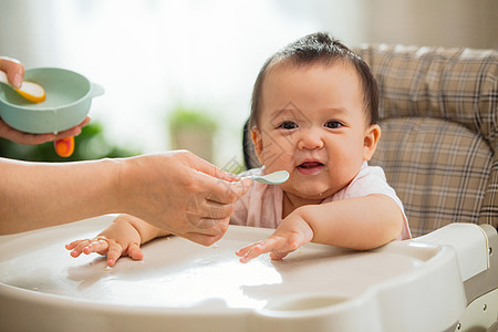 孩子吃饭纯洁母女饮食妈妈给宝宝喂饭背景