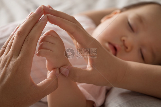 妈妈和宝宝的手图片