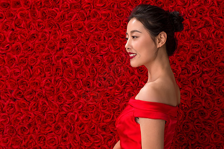 亚洲快乐节日青年女人和玫瑰花图片