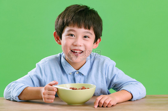 食品成长活力小男孩吃东西图片