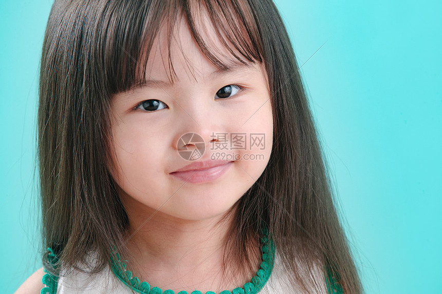 学龄前儿童人单纯小女孩的可爱表情图片