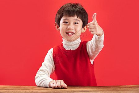 红色大拇指微笑关爱传统文化可爱的小男孩过新年背景