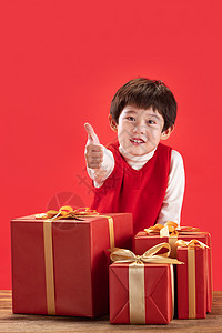 喜庆影棚拍摄东亚小男孩和新年礼物图片