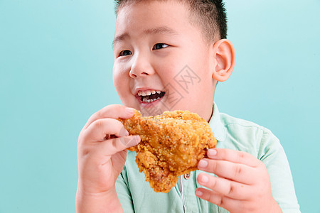 纯净偏好彩色图片可爱的小男孩吃炸鸡图片